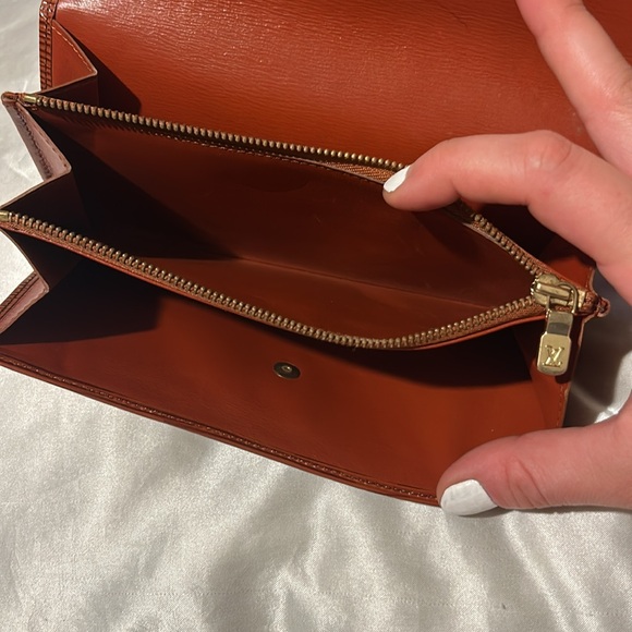 ✨💎 *Rare* ✨💎 Louis Vuitton Cognac Brown Epi Leather Wallet Bundle! *3 Wallets! - Picture 7 of 16